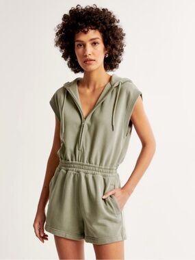 NWT Abercrombie & Fitch Hooded Fleece Romper